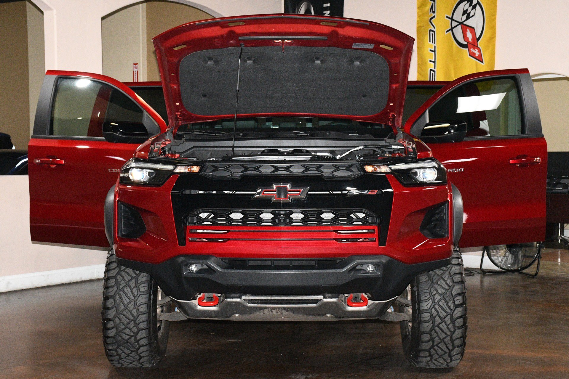 Used 2025 Chevrolet Colorado ZR2 w/ Technology Package AWD/4WD image 87