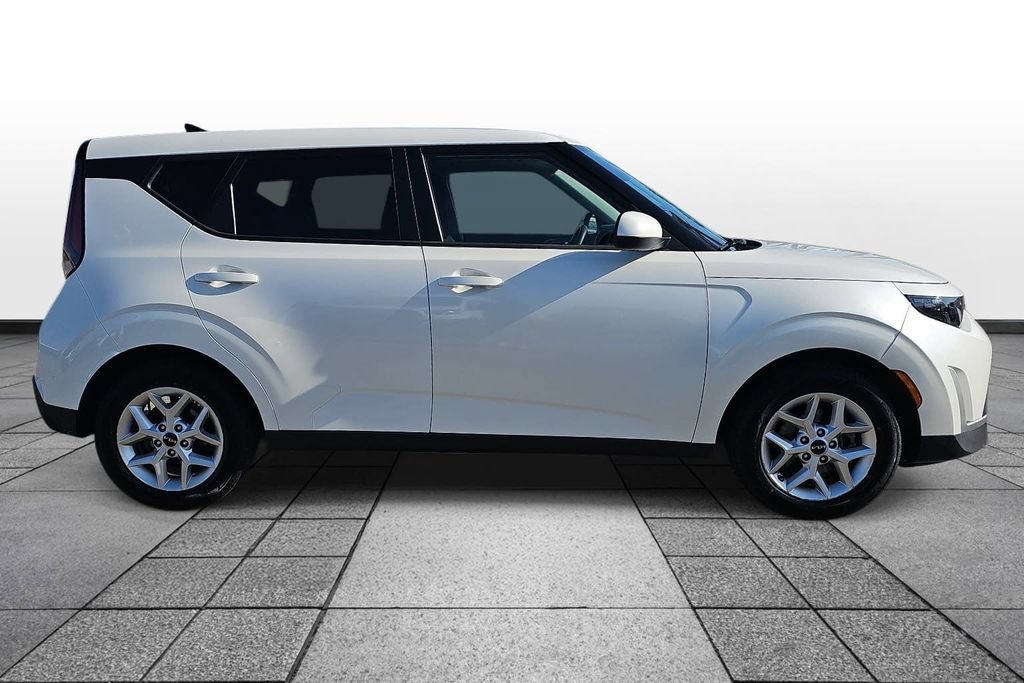 Used 2024 Kia Soul LX w/ Option Group 015 FWD image 4