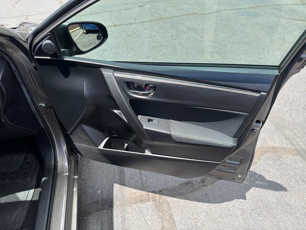 Used 2018 Toyota Corolla LE FWD image 42