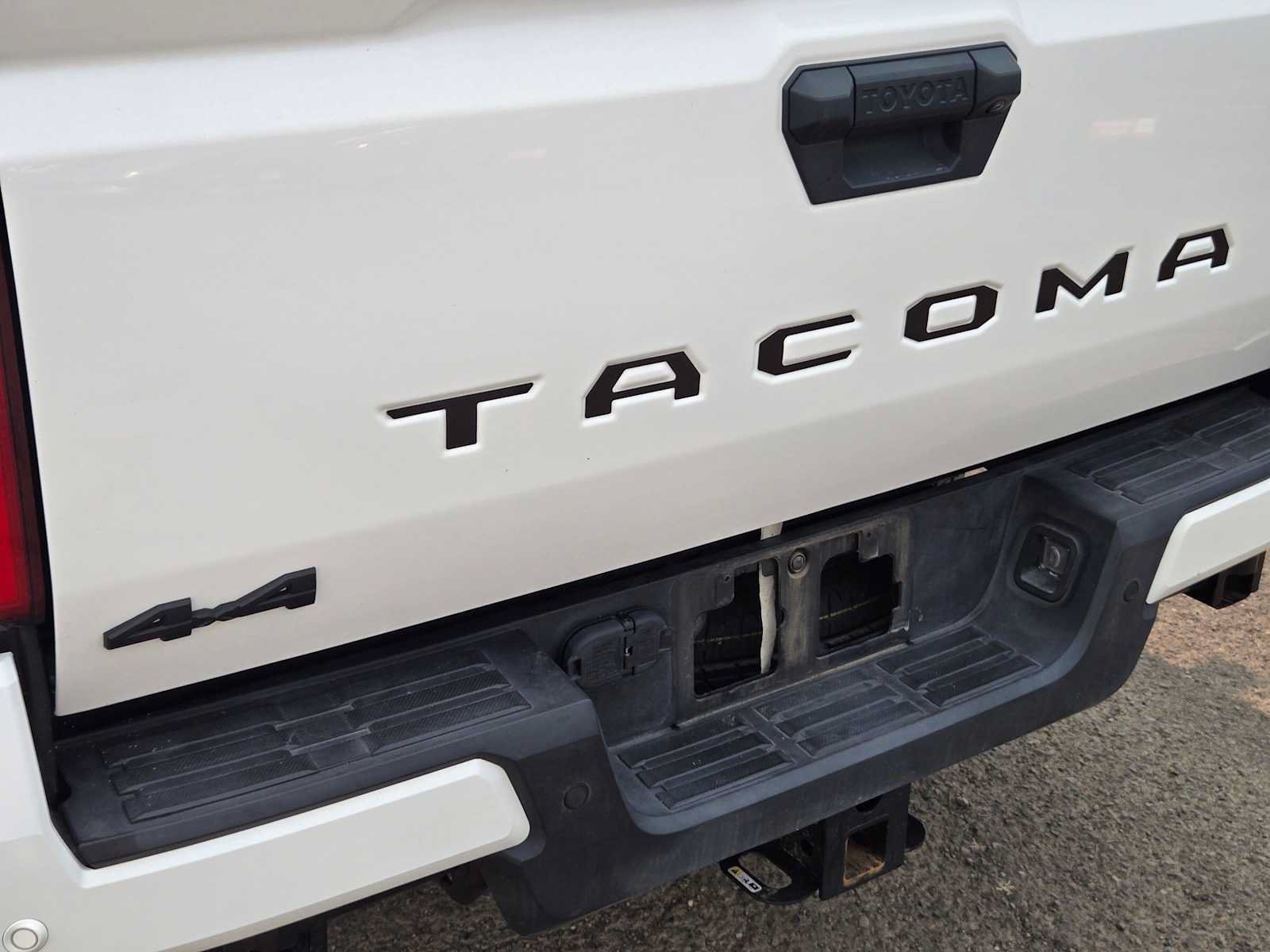 Used 2024 Toyota Tacoma SR5 w/ SR5 Upgrade Package AWD/4WD image 16