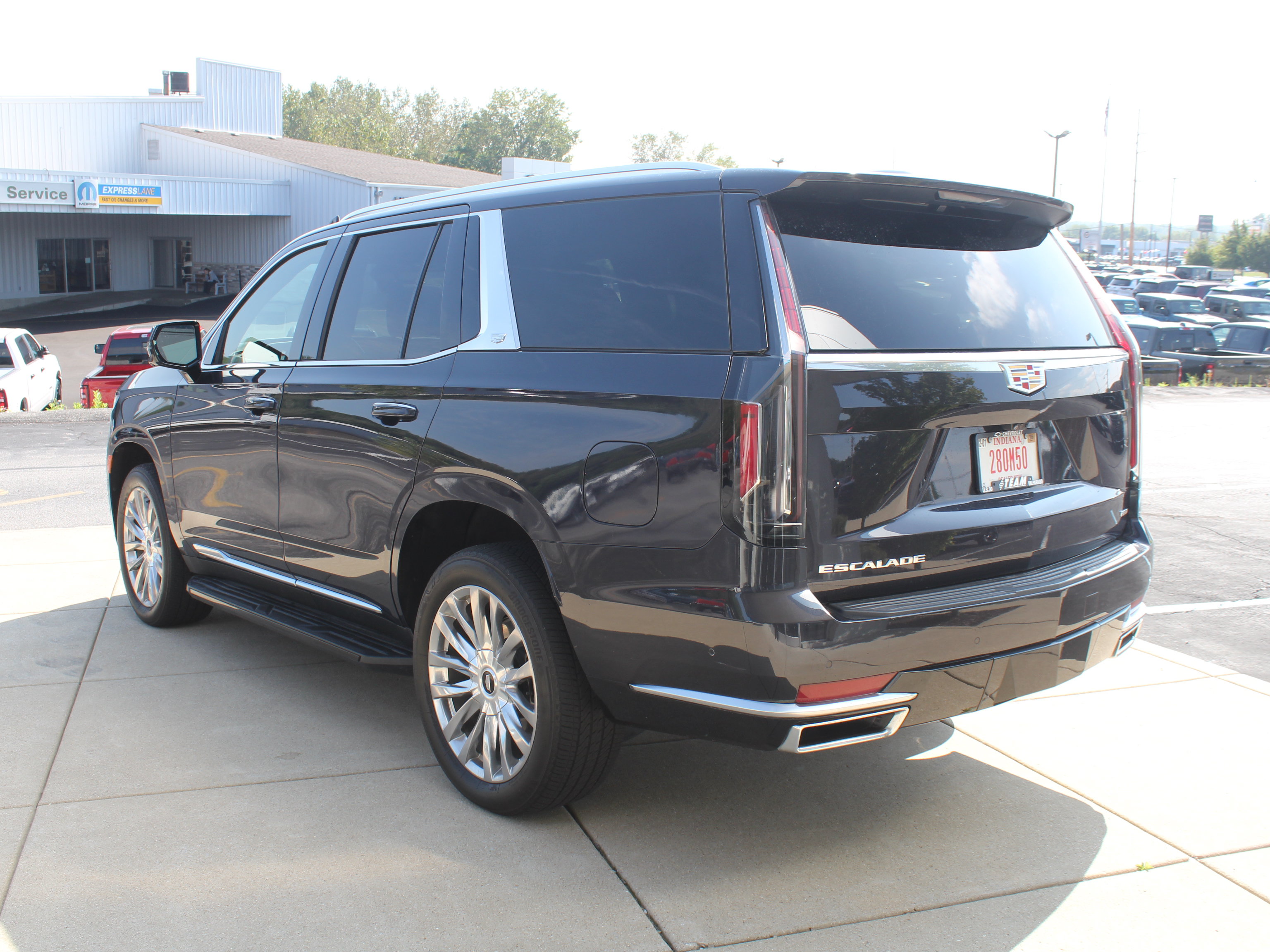 Used 2023 Cadillac Escalade Premium Luxury w/ Performance Package AWD/4WD image 10