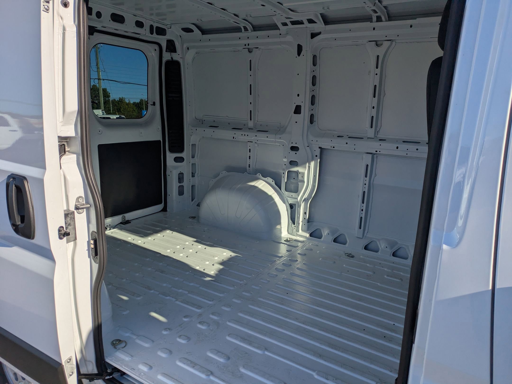 New 2026 RAM ProMaster 1500 w/ Convenience Group FWD image 21