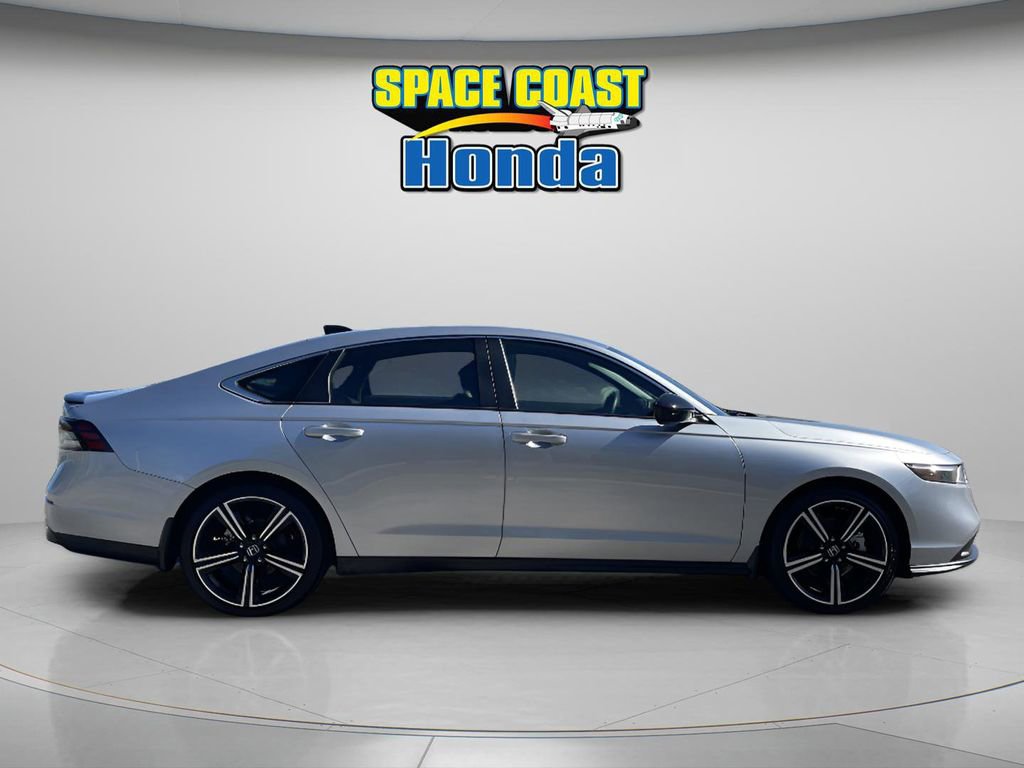 Used 2025 Honda Accord Sport image 11