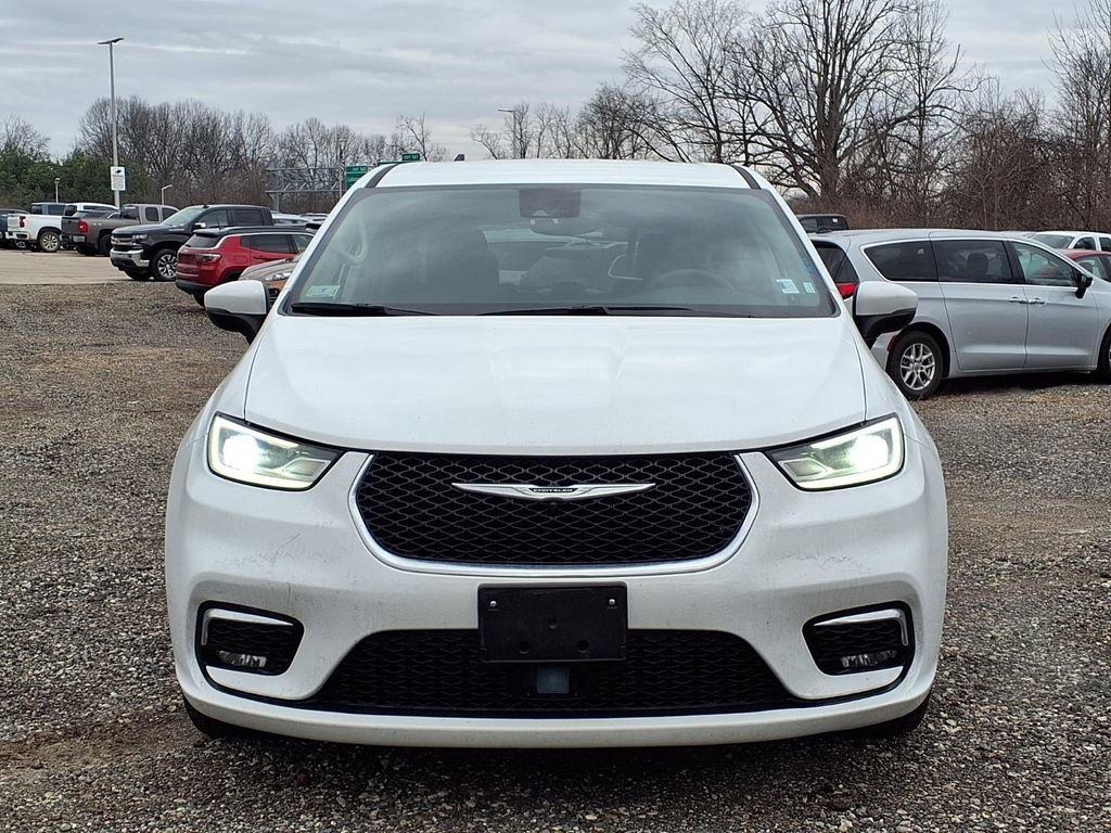 Used 2023 Chrysler Pacifica Touring-L video 2