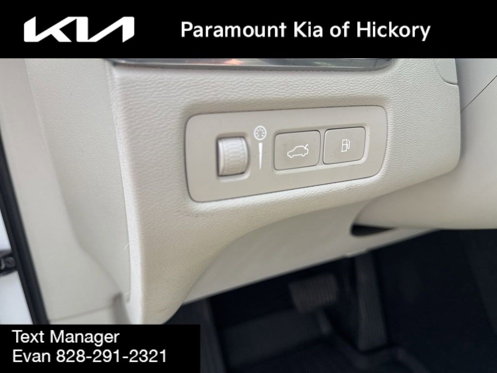 Used 2022 Volvo XC60 T8 Inscription image 19