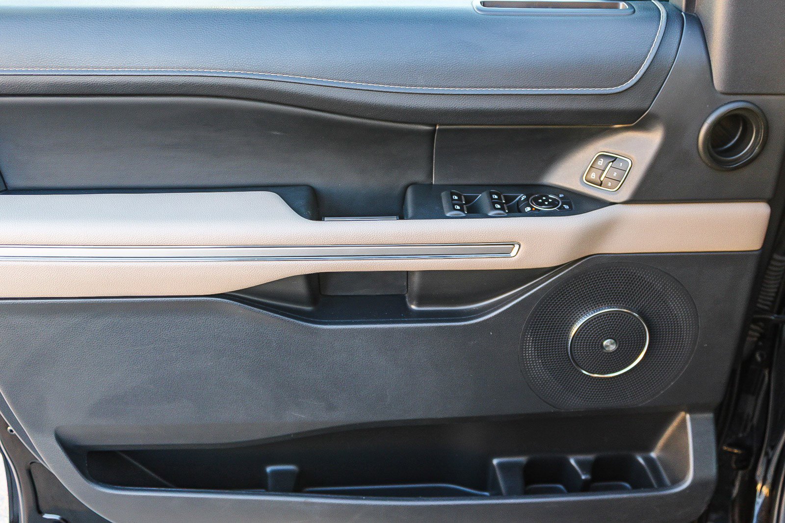 Used 2024 Ford Expedition Max Limited image 21