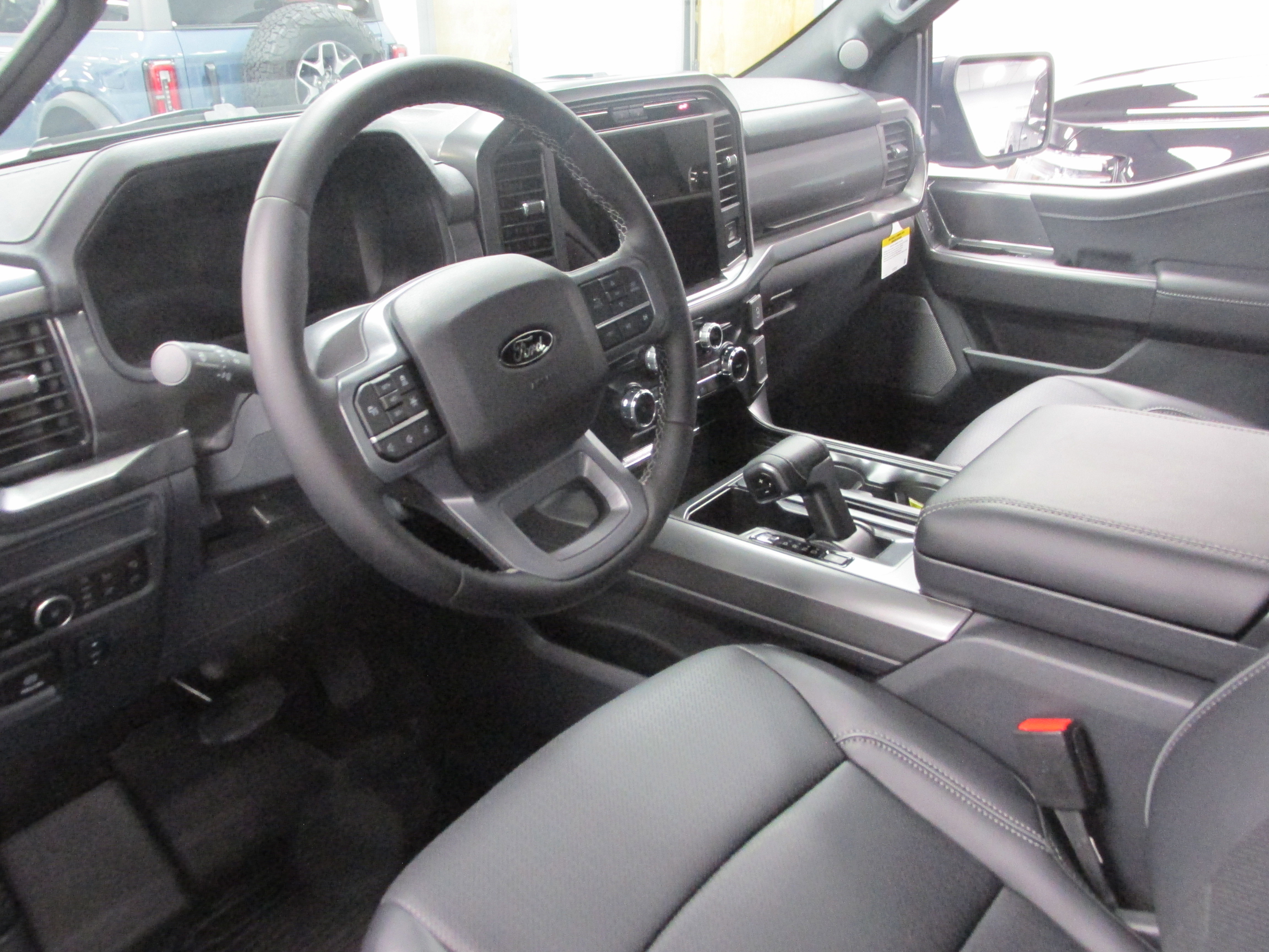 New 2025 Ford F150 Lariat w/ Equipment Group 501A Mid image 27
