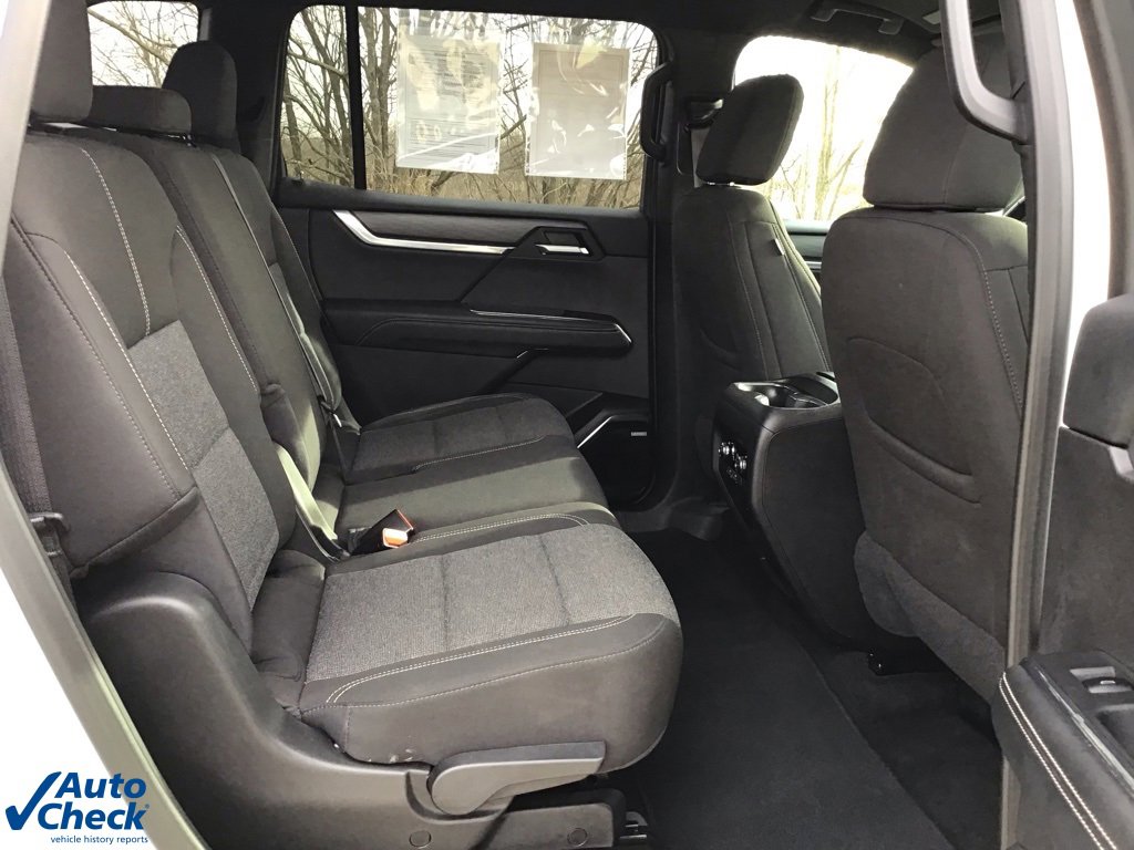 Used 2025 GMC Acadia Elevation image 17