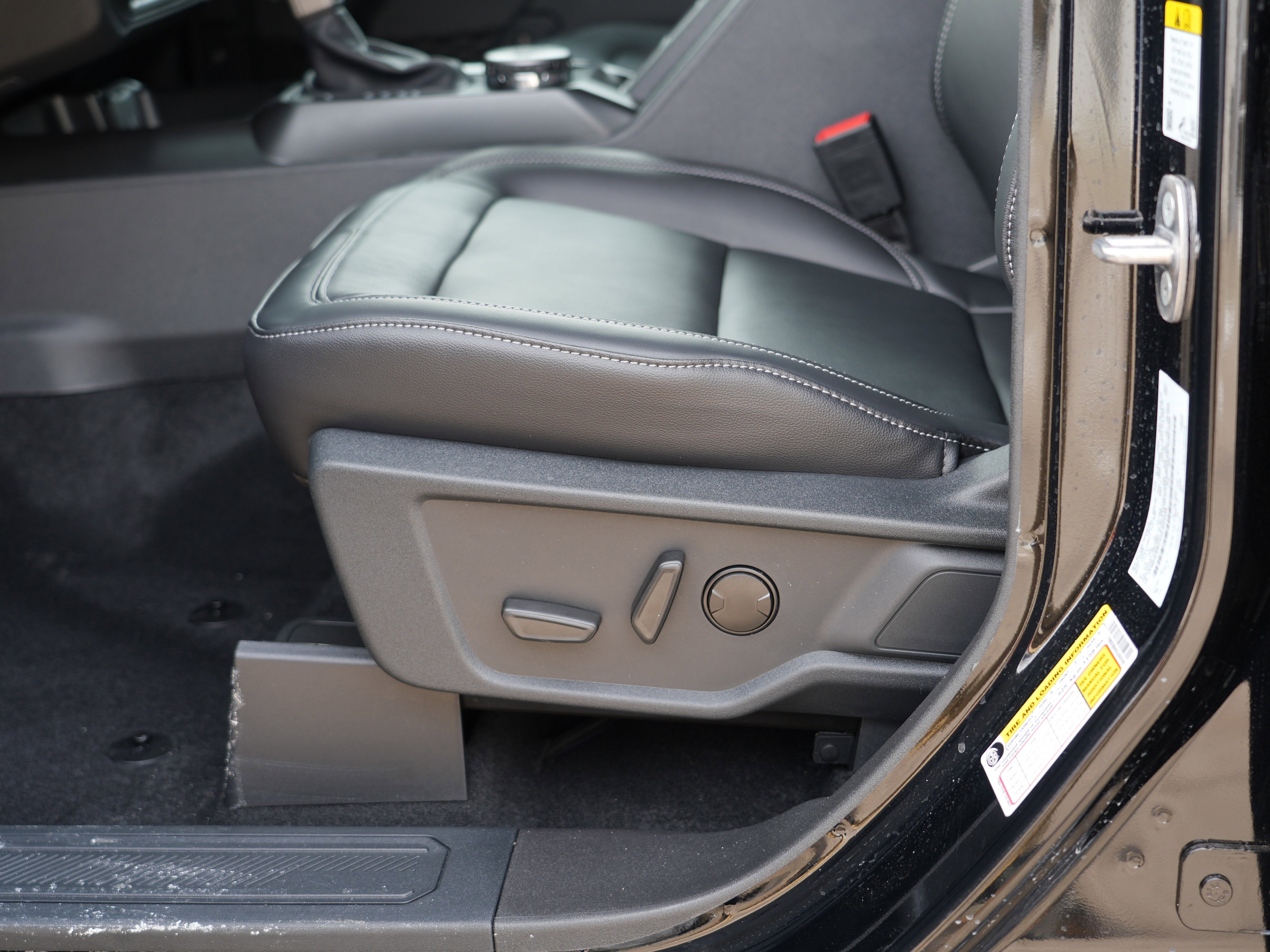 New 2025 Ford Bronco Outer Banks w/ Black Appearance Package image 17