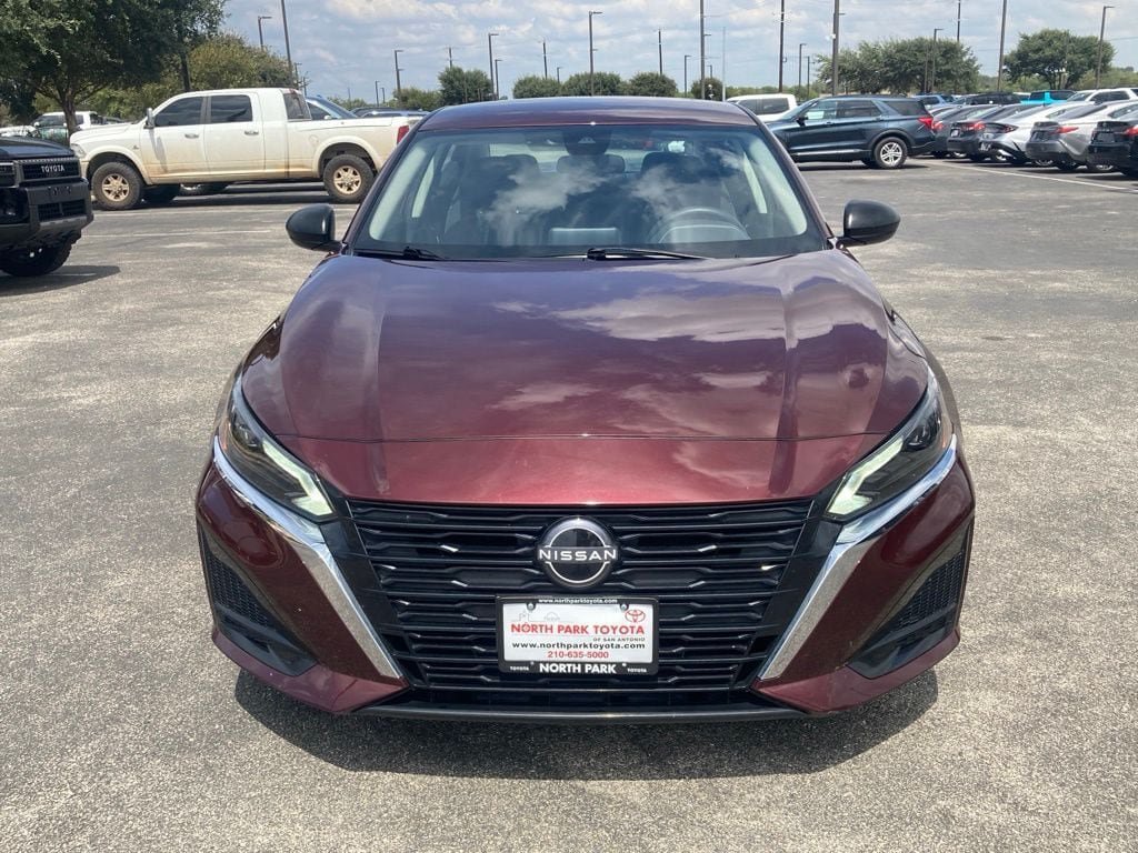 Used 2025 Nissan Altima 2.5 SV FWD image 2