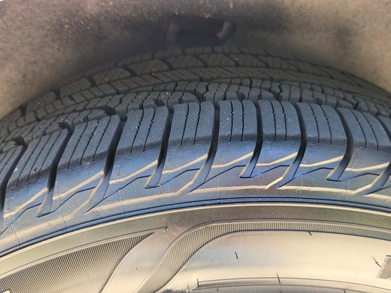 Used 2018 Porsche Macan w/ Premium Package Plus AWD/4WD image 14