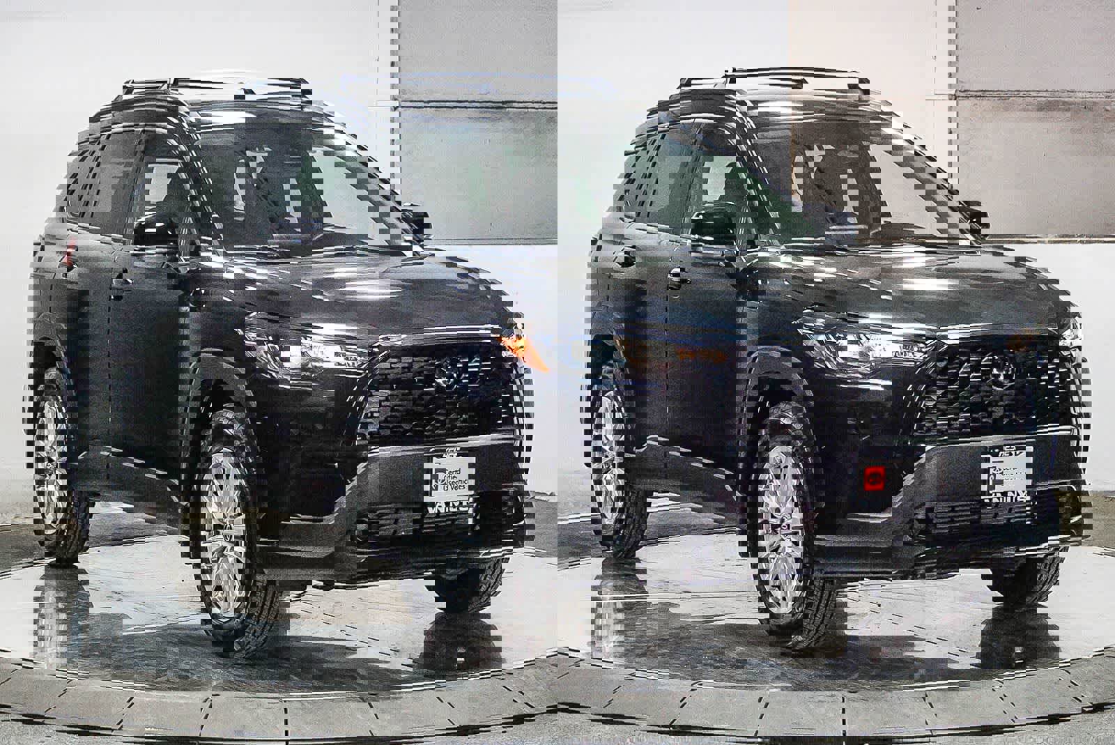 Certified 2025 Toyota Corolla Cross LE FWD image 4