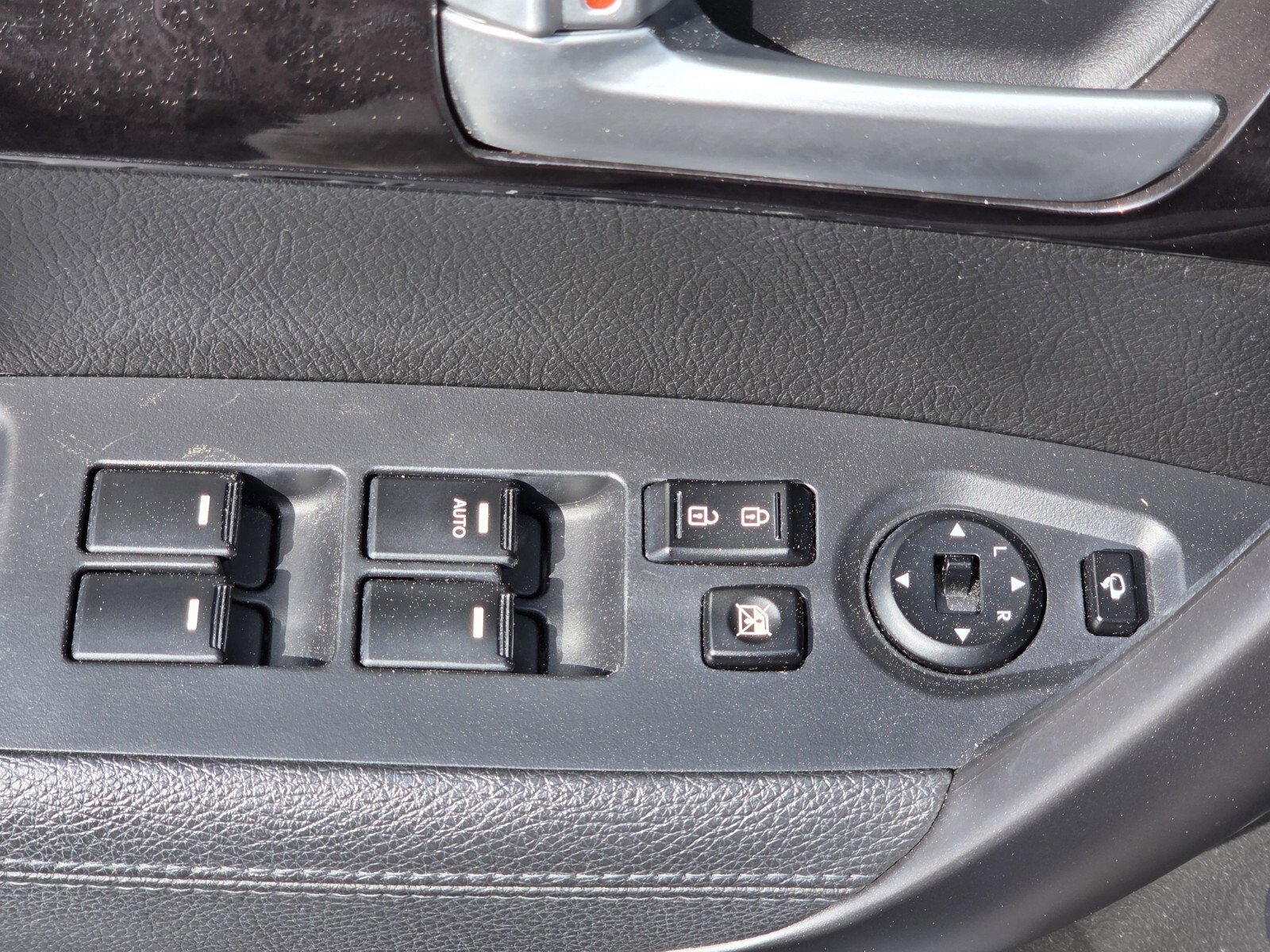 Used 2015 Kia Sorento LX image 25