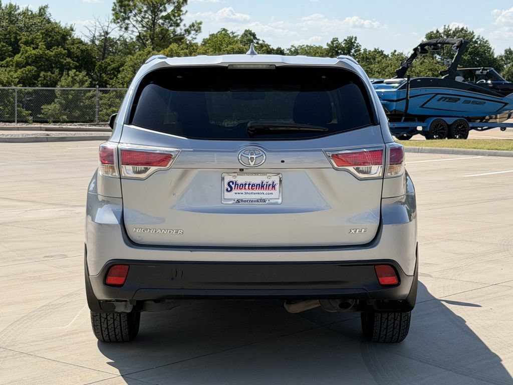 Used 2016 Toyota Highlander XLE FWD image 5