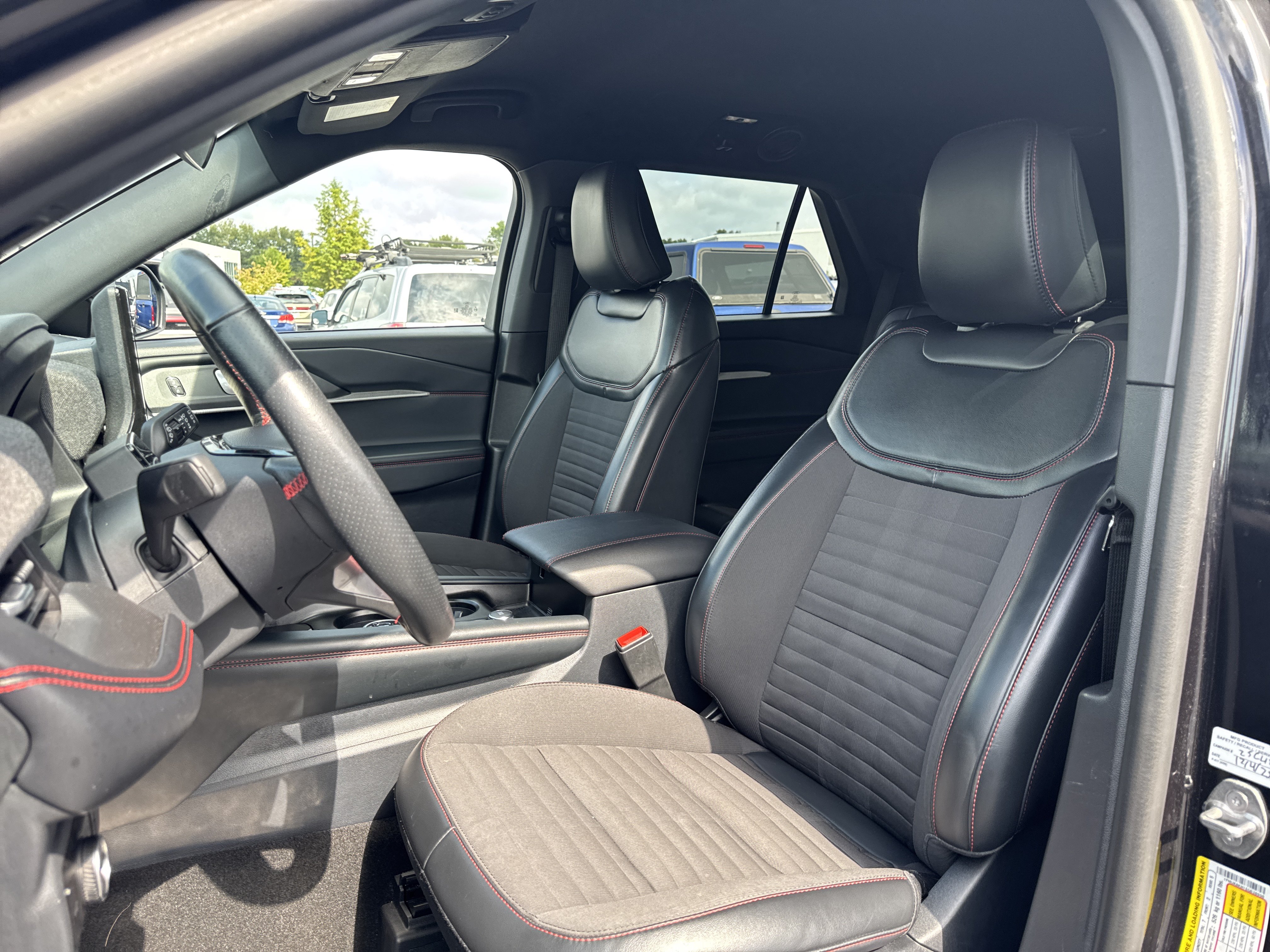 Used 2025 Ford Explorer ST-Line w/ ST-Line Street Pack AWD/4WD image 15