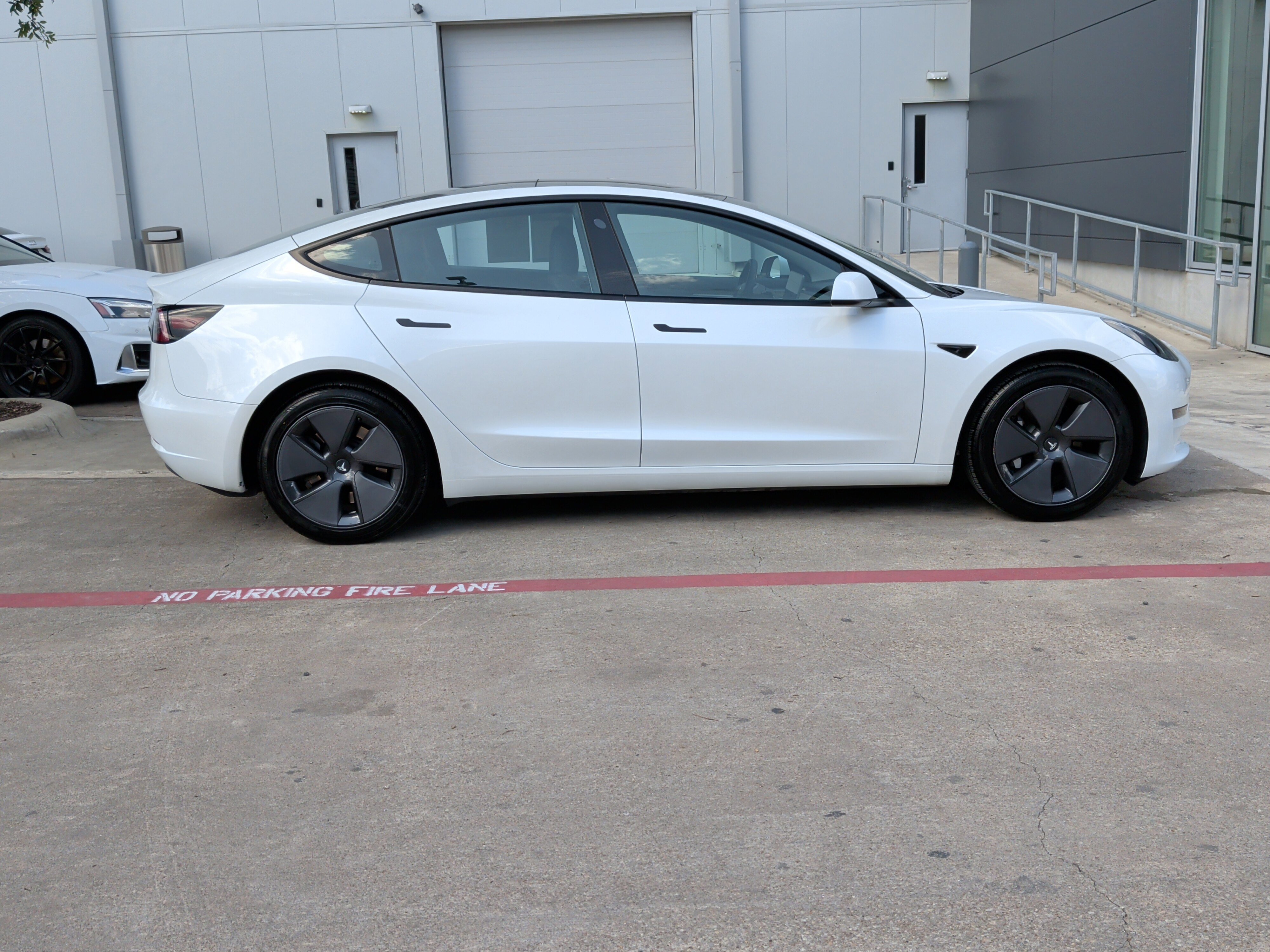 Used 2023 Tesla Model 3 Standard Range image 11
