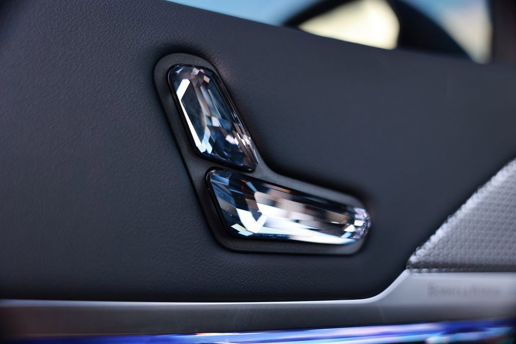 Used 2025 BMW i7 xDrive60 w/ Executive Package image 26