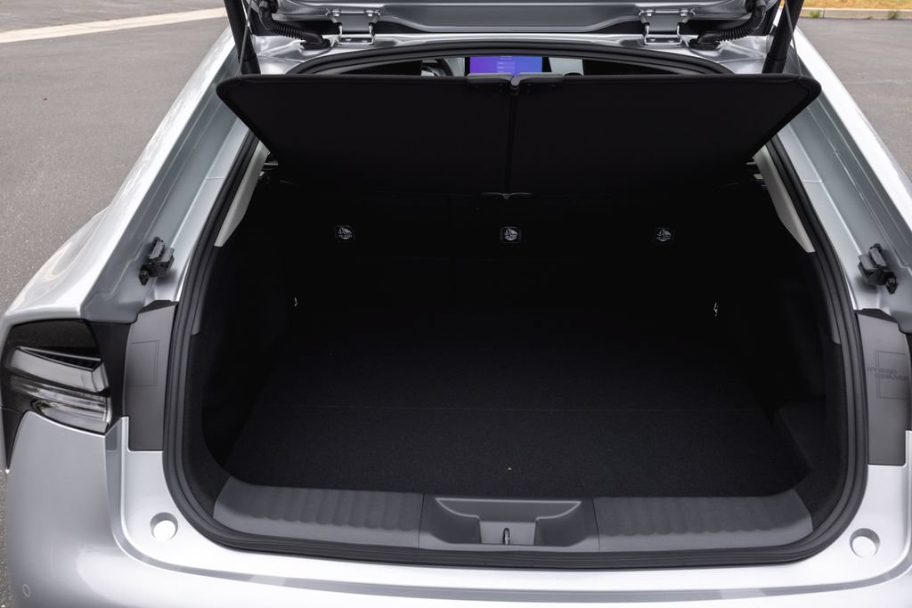 New 2026 Toyota Prius Plug-In Hybrid FWD image 8