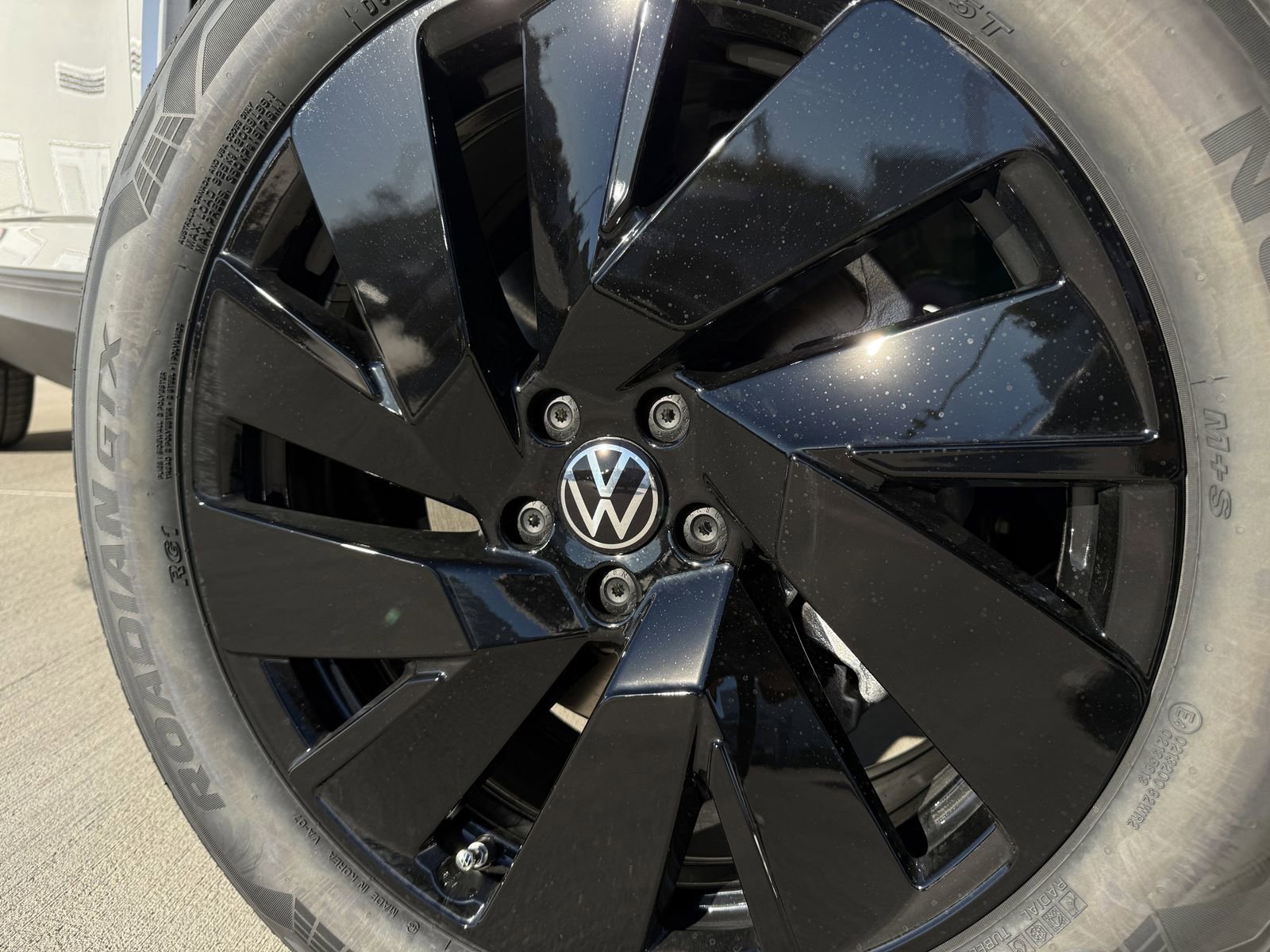New 2026 Volkswagen Atlas Cross Sport SE FWD image 12