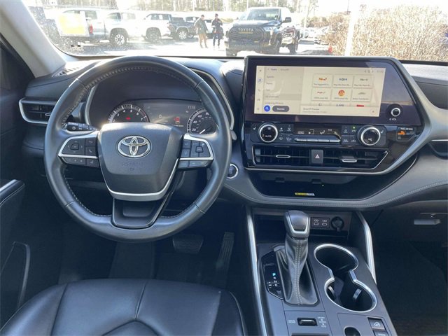 Used 2023 Toyota Highlander XLE image 15