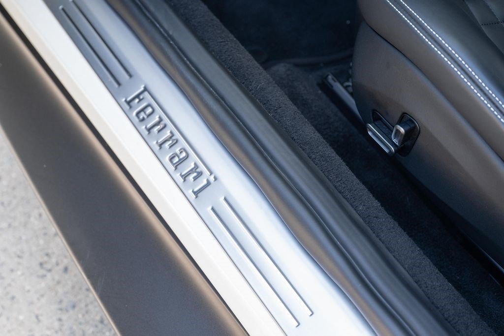 Used 2022 Ferrari Roma RWD image 31