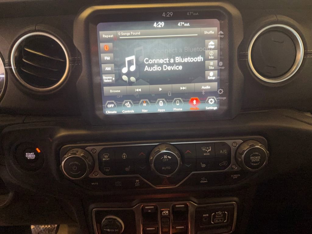 Used 2023 Jeep Wrangler Unlimited Sahara w/ Cold Weather Group image 14