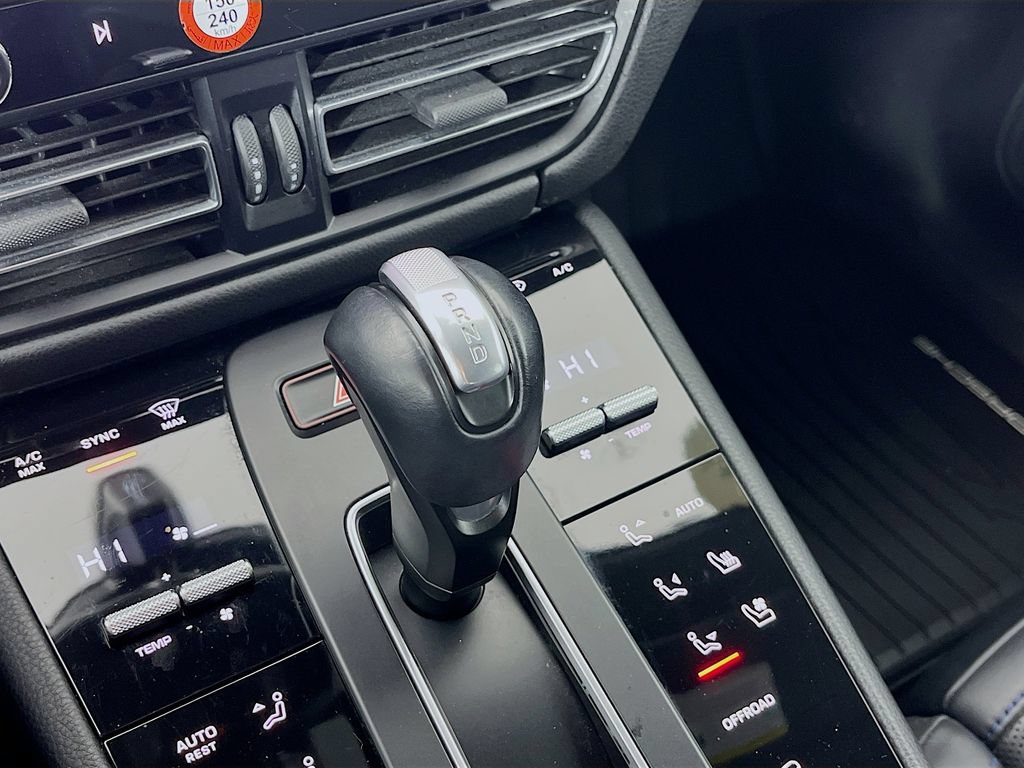 Certified 2023 Porsche Macan Turbo AWD/4WD image 16