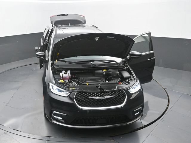 Used 2026 Chrysler Pacifica Limited FWD image 36