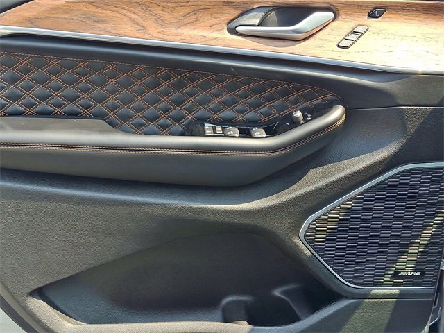 Used 2023 Jeep Grand Cherokee L Summit w/ Luxury Tech Group V image 13