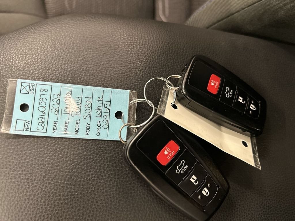 Used 2022 Toyota RAV4 SE w/ Convenience Package AWD/4WD image 12