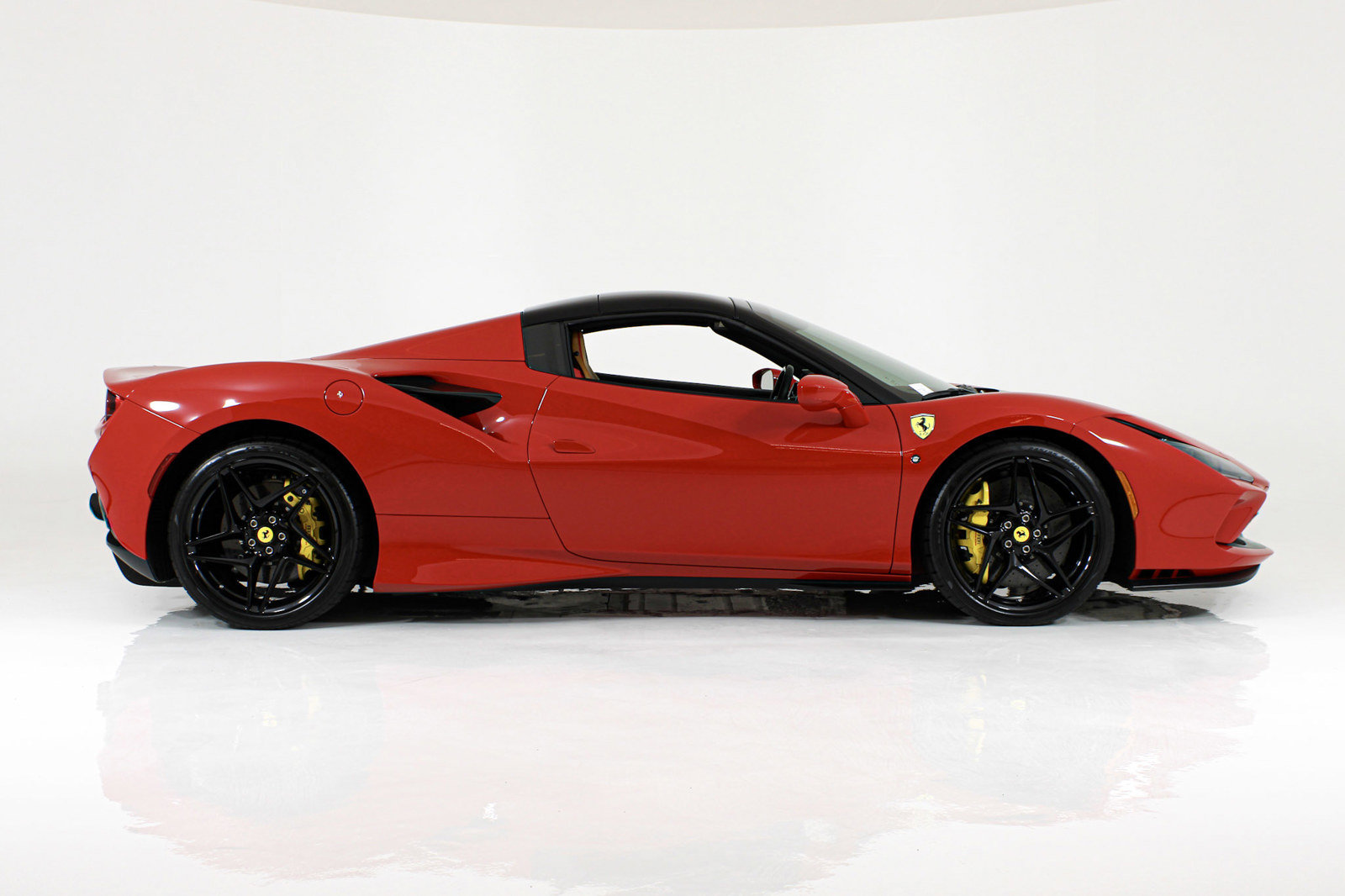 Certified 2022 Ferrari F8 Tributo RWD image 16