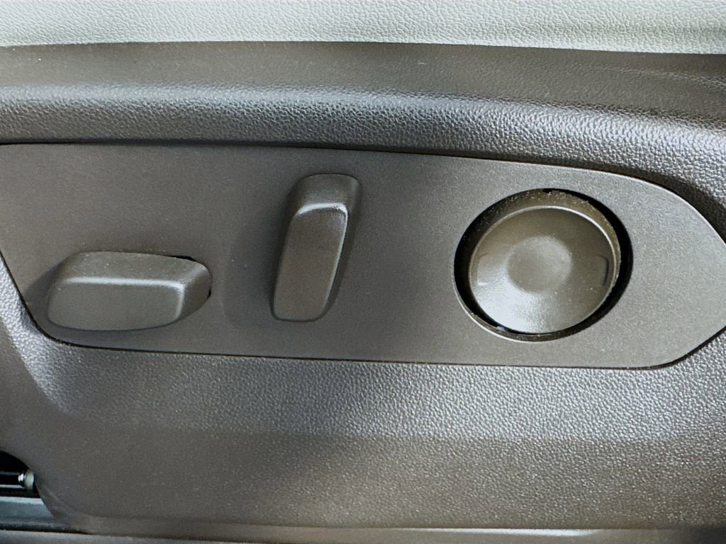 Used 2022 GMC Yukon XL SLT w/ SLT Luxury Package image 20