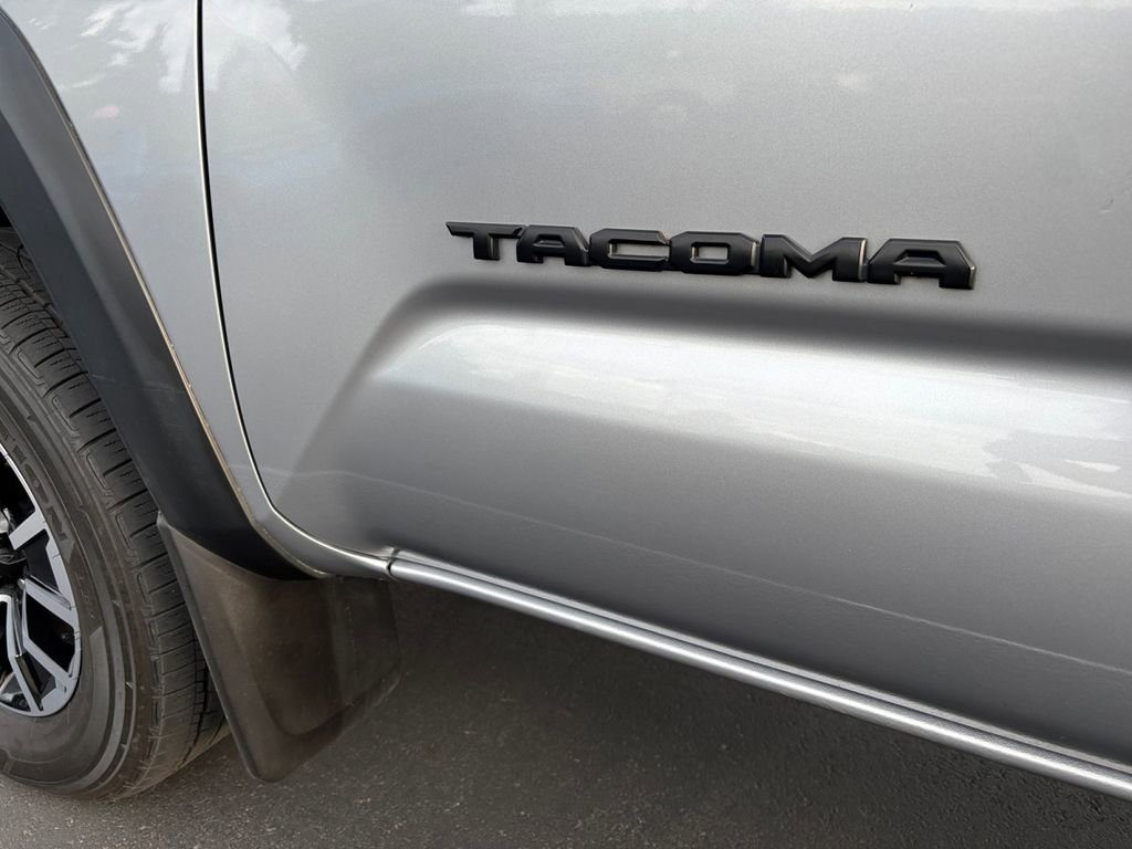 Used 2020 Toyota Tacoma TRD Off-Road w/ Blackout Package AWD/4WD image 35