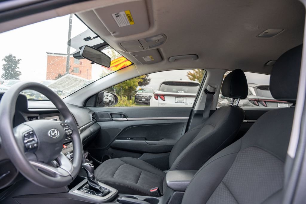 Used 2020 Hyundai Elantra SE w/ Winter Weather Package image 19