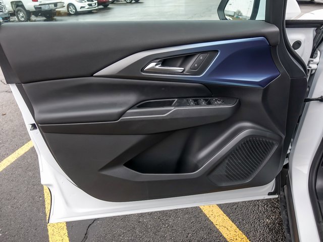 New 2026 Chevrolet Equinox EV LT image 12