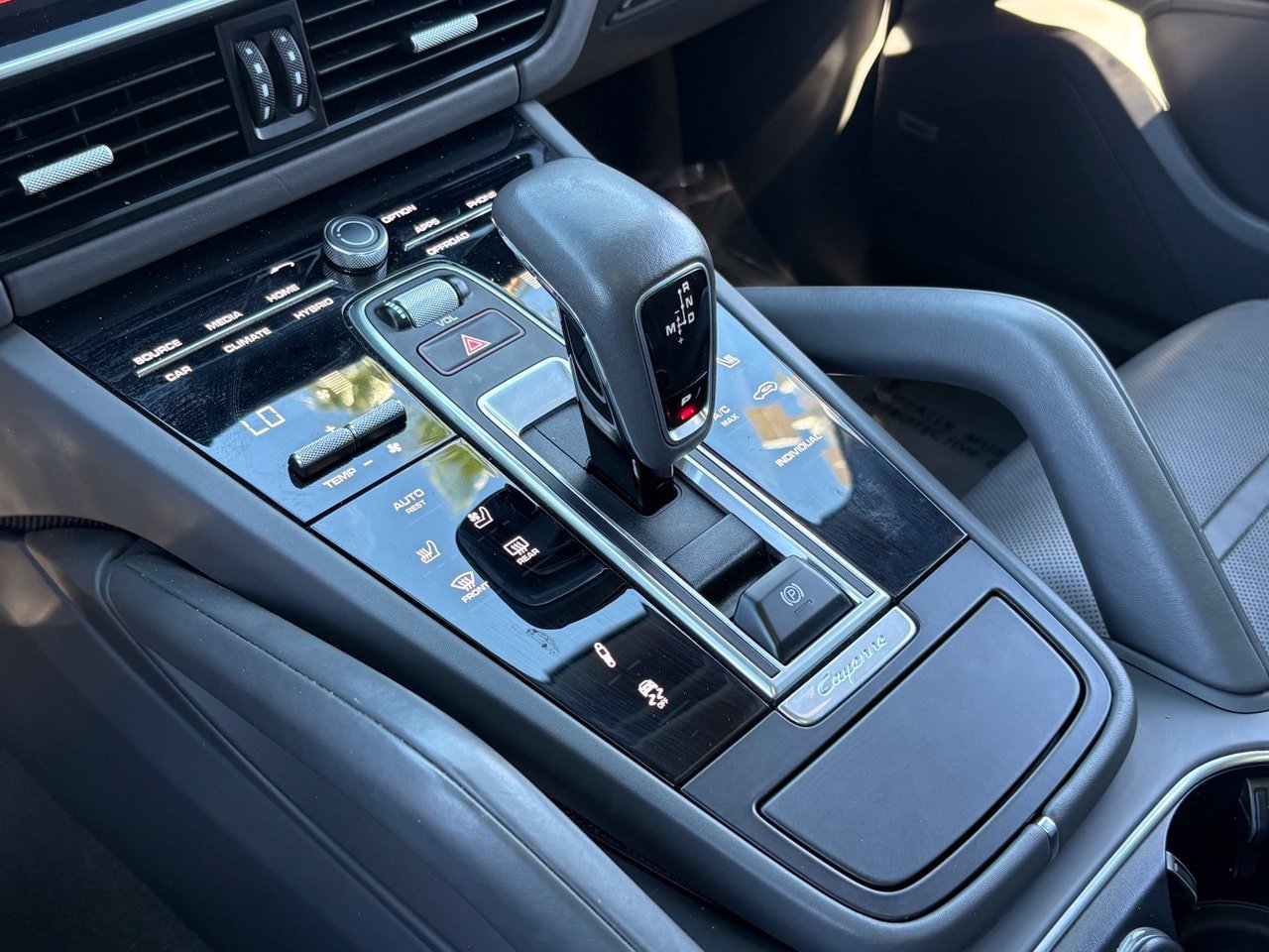 Used 2019 Porsche Cayenne E-Hybrid AWD/4WD image 25