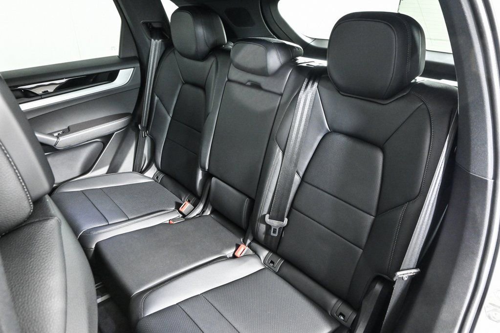 Certified 2025 Porsche Cayenne image 19