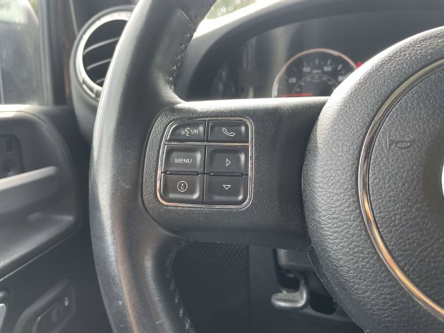 Used 2017 Jeep Wrangler Unlimited Sahara w/ Connectivity Group AWD/4WD image 26