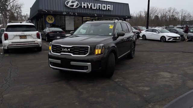 Used 2024 Kia Telluride SX Prestige w/ Towing Package AWD/4WD image 4