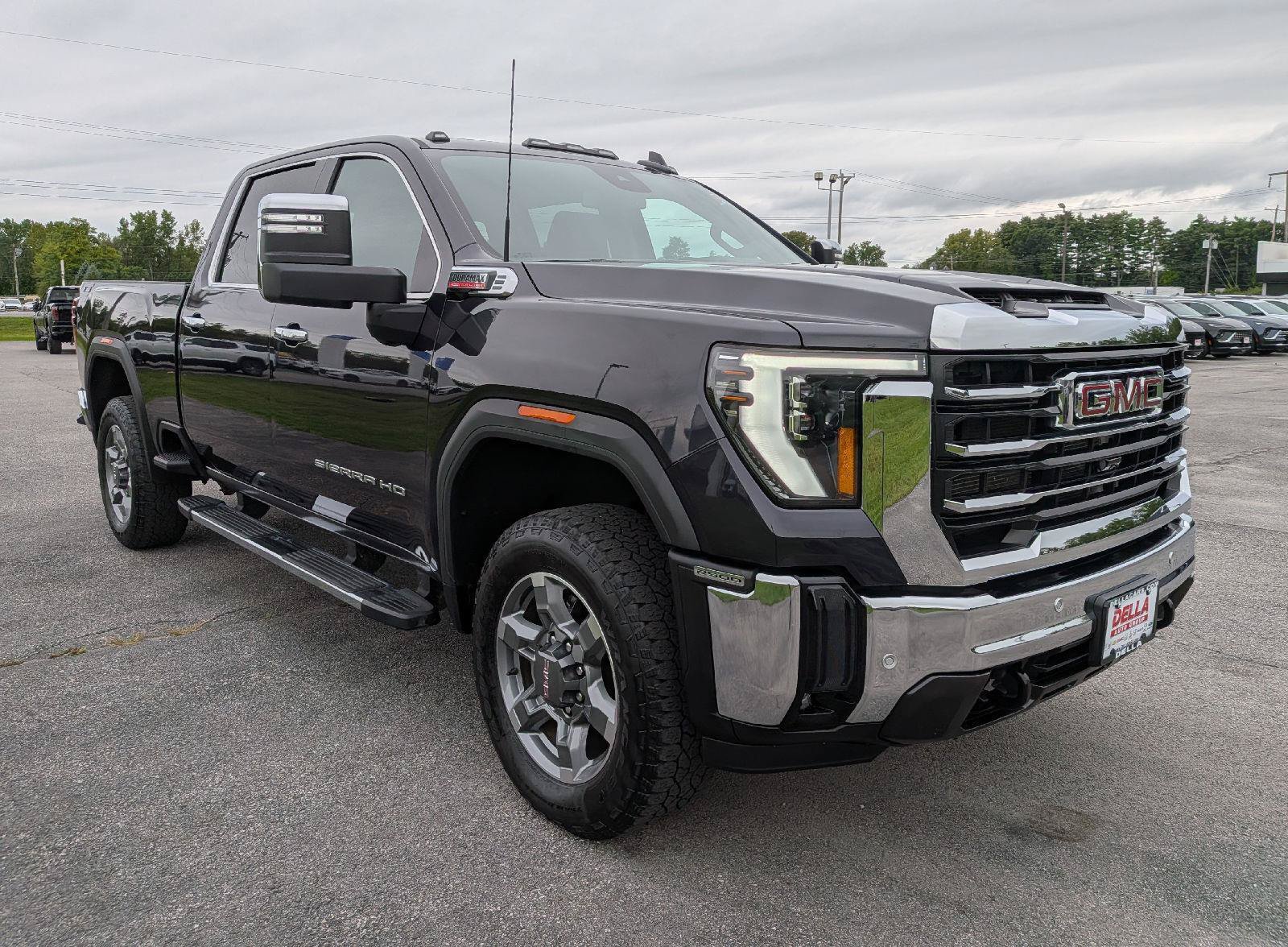 Used 2025 GMC Sierra 2500 SLT w/ SLT Premium Package AWD/4WD image 4