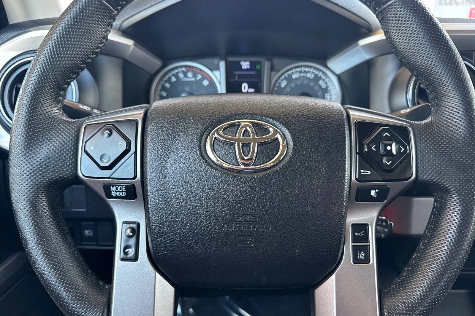 Used 2022 Toyota Tacoma SR5 RWD image 25