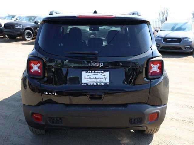 Used 2023 Jeep Renegade Latitude w/ Sun & Fun Group image 5