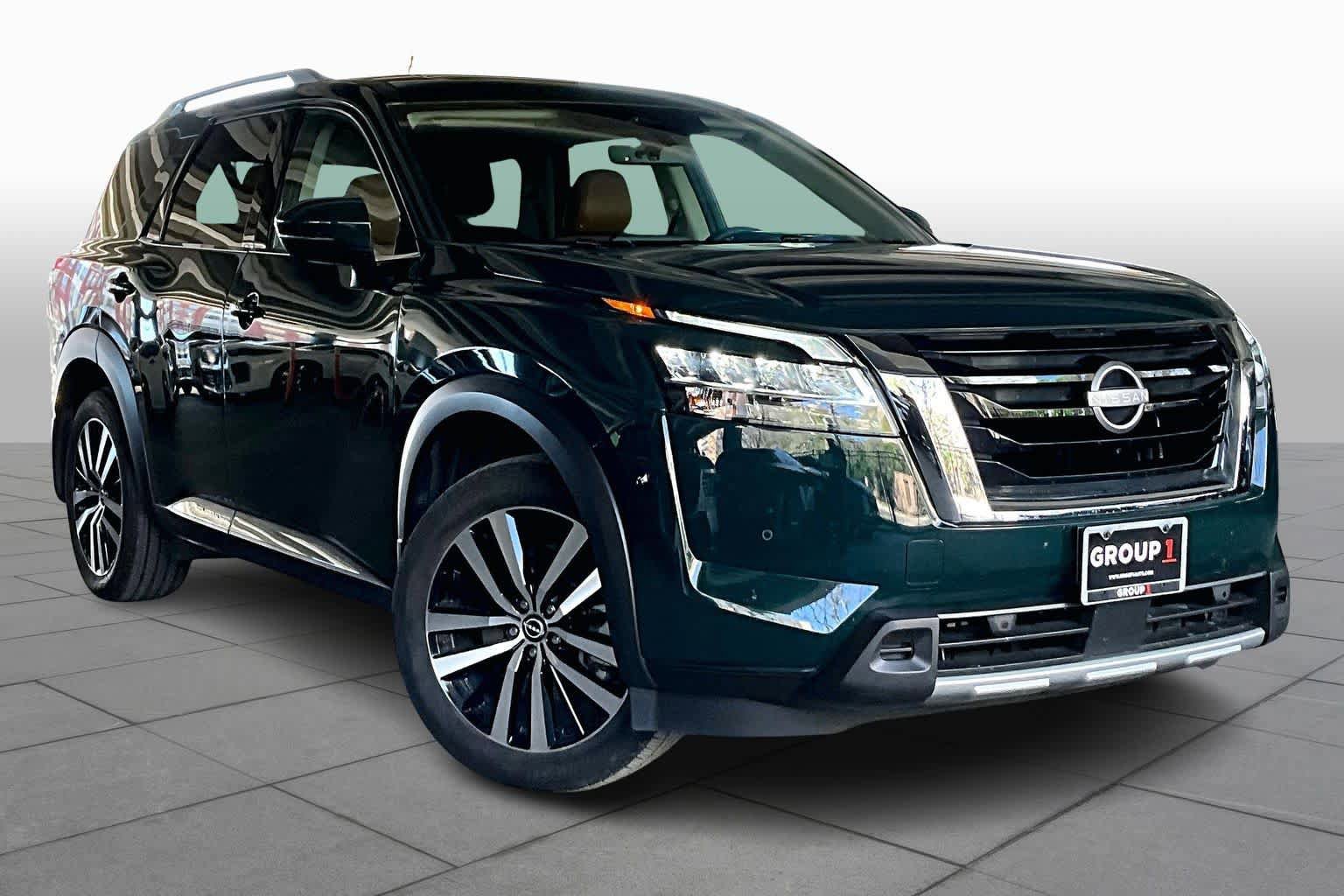Used 2024 Nissan Pathfinder Platinum image 2