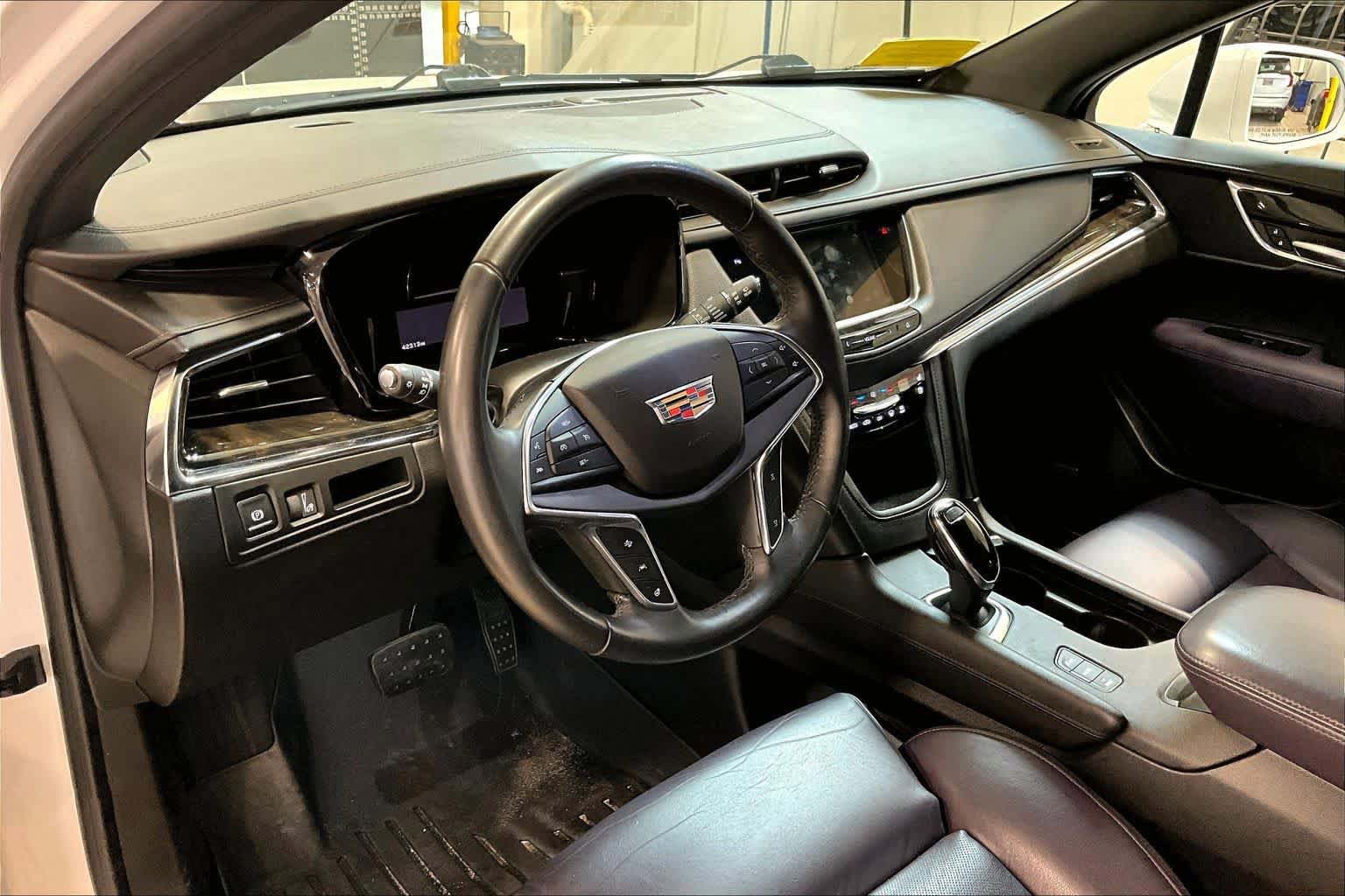 Used 2017 Cadillac XT5 Luxury w/ Driver Awareness Package AWD/4WD image 17