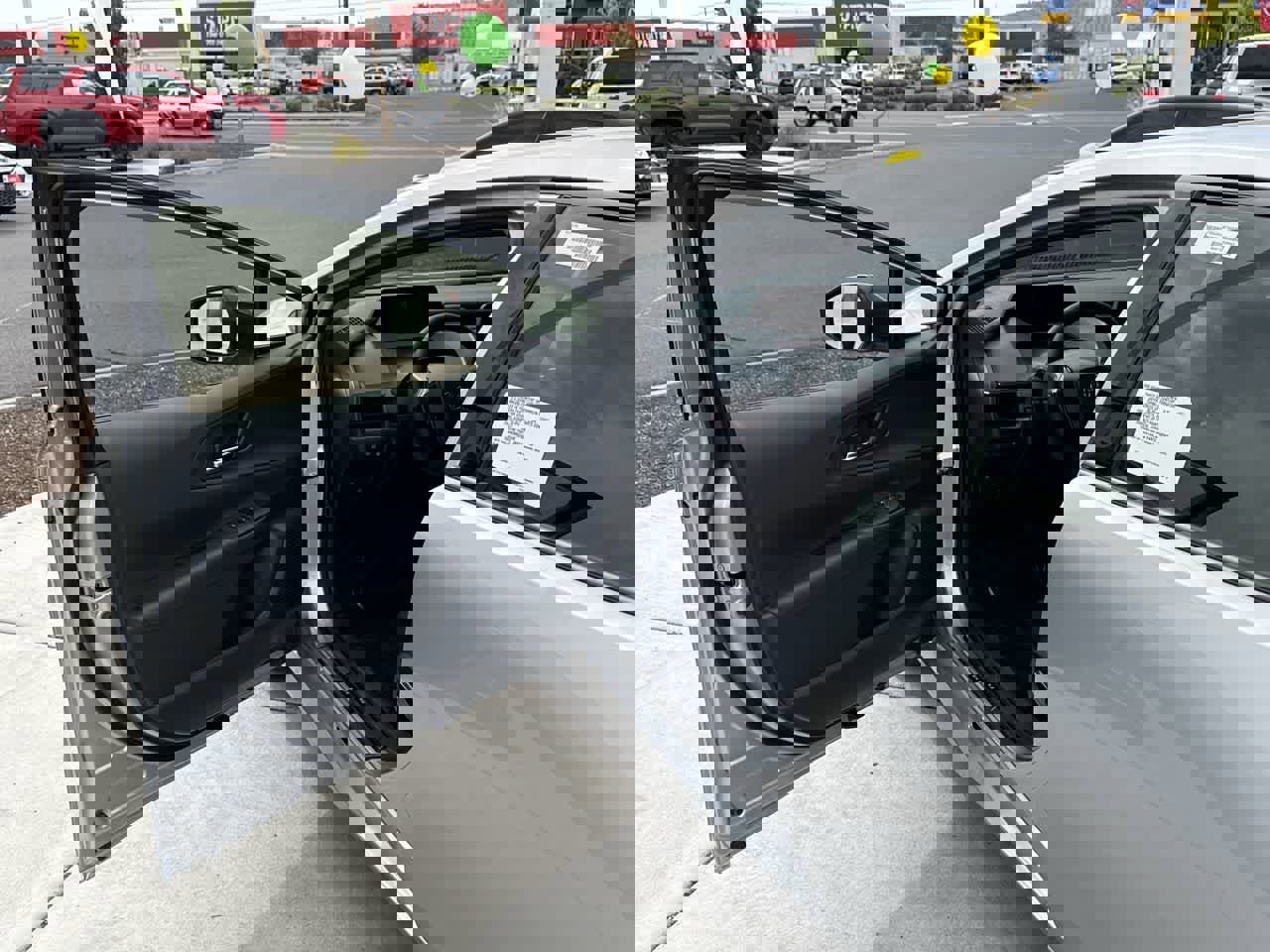 New 2026 Toyota Prius Plug-In Hybrid image 10