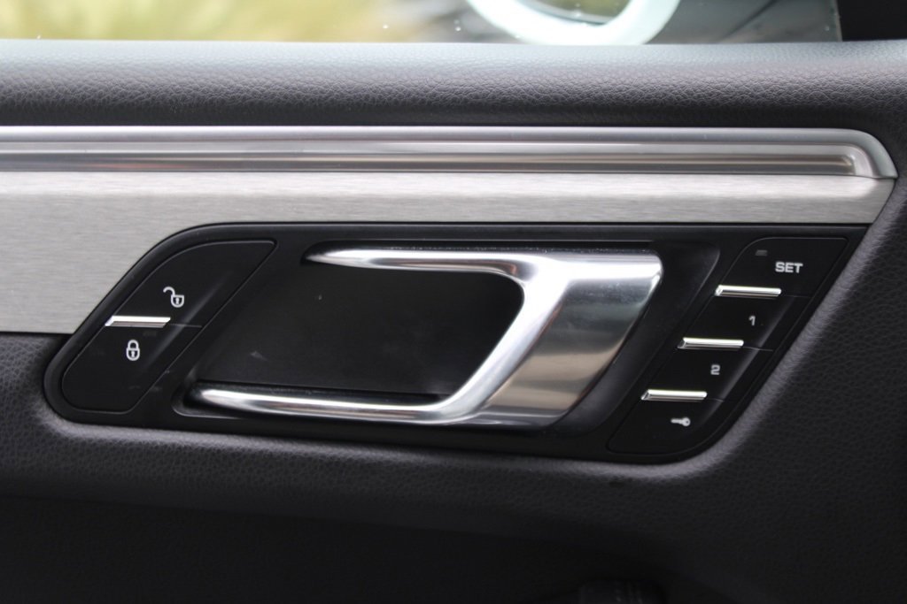 Certified 2017 Porsche Macan GTS image 18