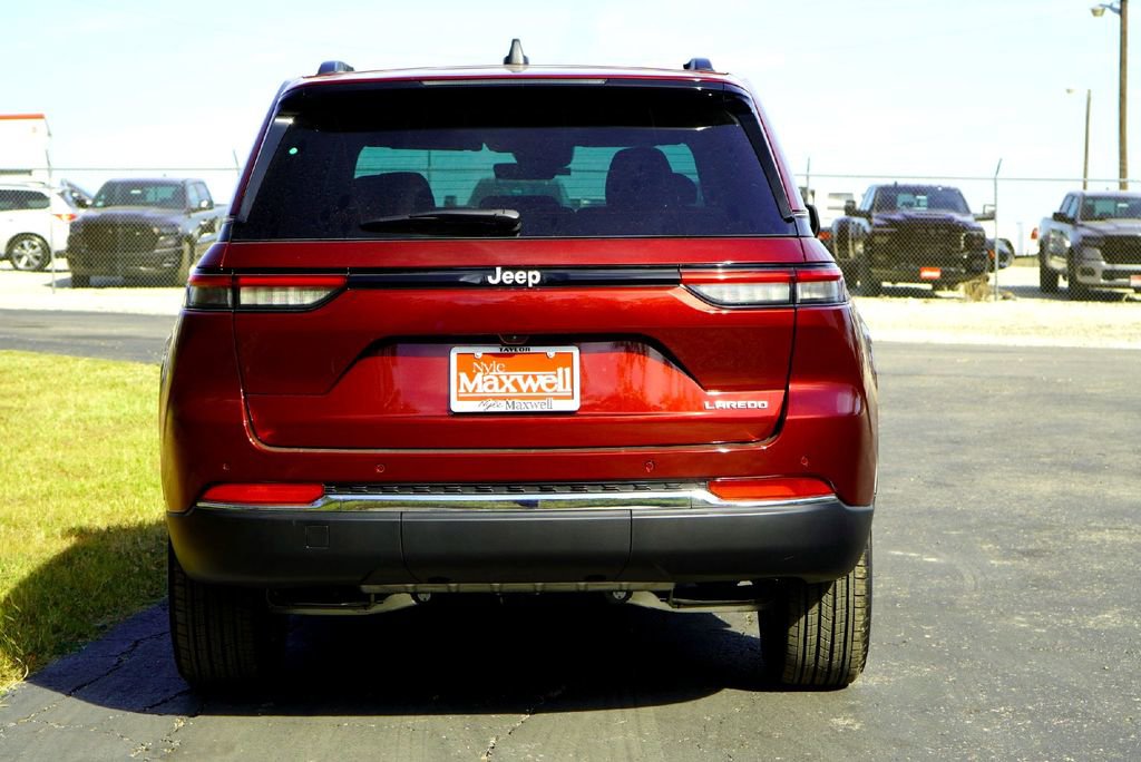 New 2025 Jeep Grand Cherokee Laredo X w/ Luxury Tech Group I RWD image 6