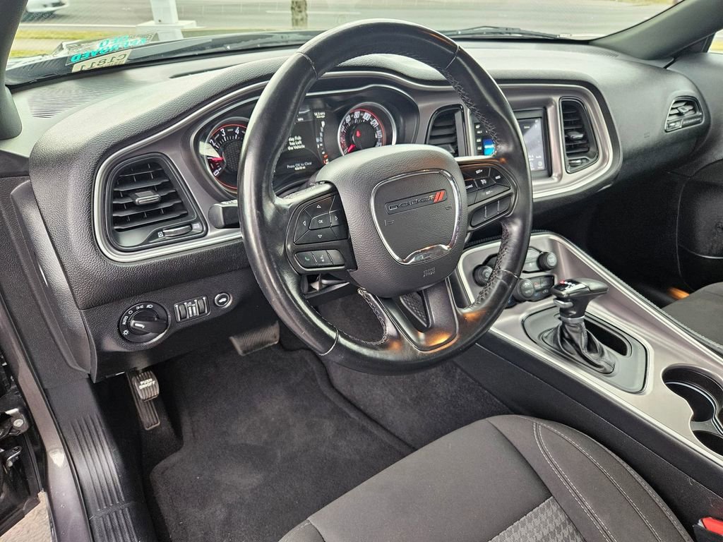 Used 2022 Dodge Challenger SXT image 13