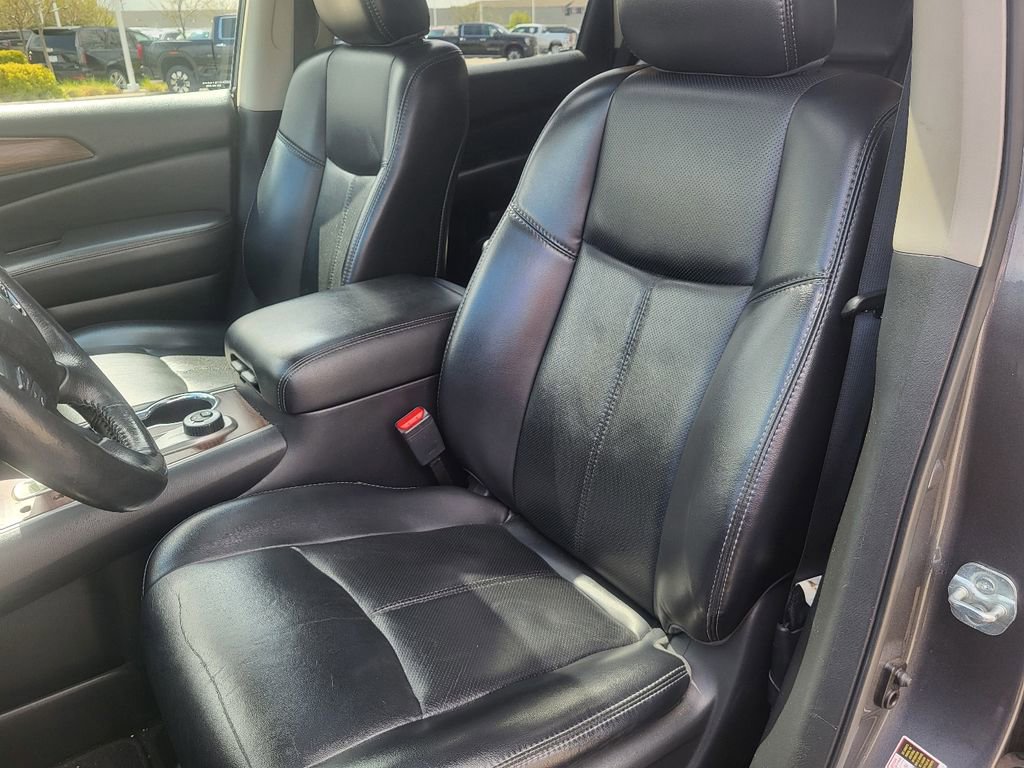 Used 2019 Nissan Pathfinder Platinum AWD/4WD image 3