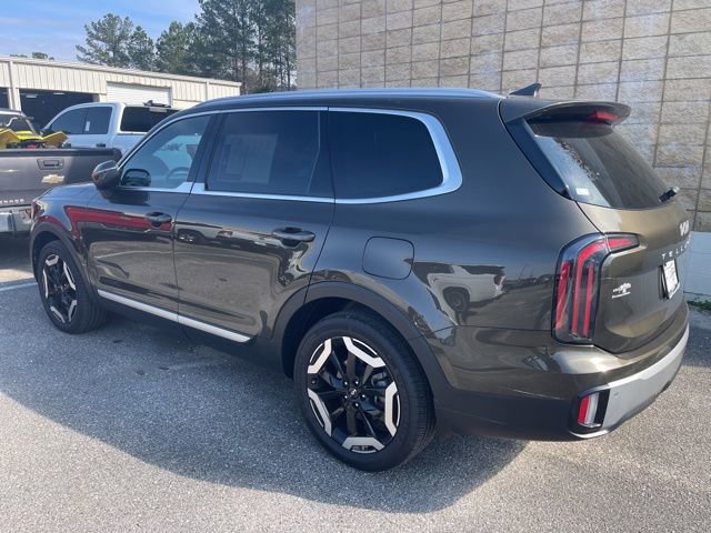 Used 2023 Kia Telluride EX image 16